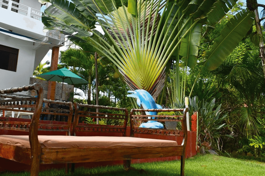 Retreat setting near Abrantes, Bahia with tropical gardens and calm spaces
