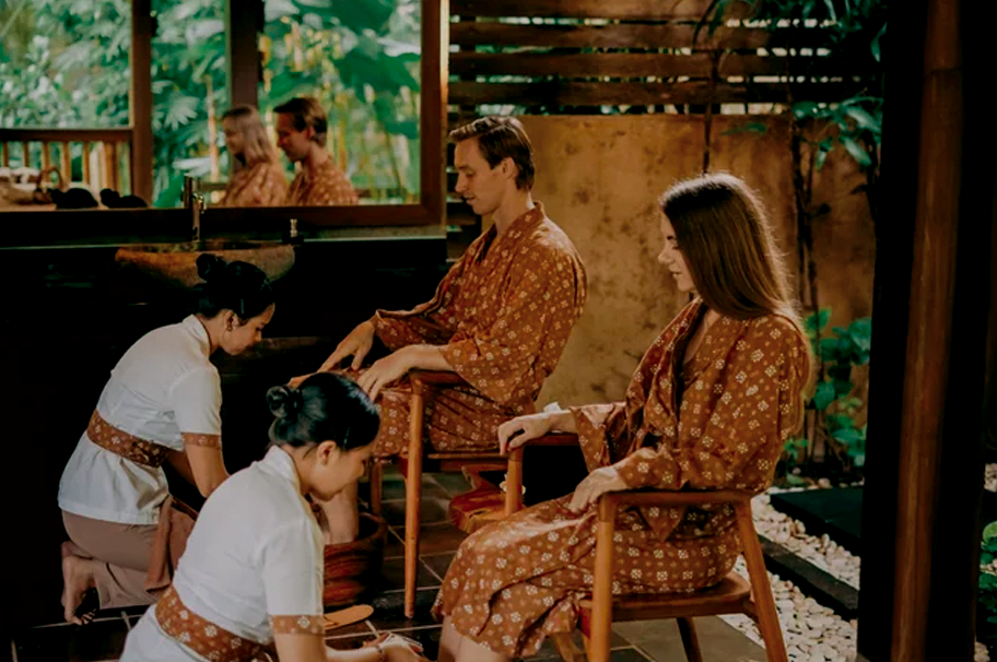 Balinese couples massage at the spa during a luxury couples retreat in Ubud Bali